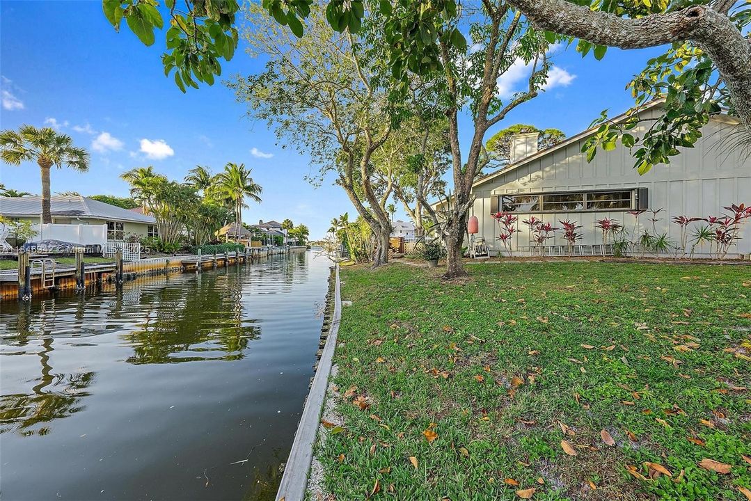 For Sale: $3,199,900 (4 beds, 2 baths, 2357 Square Feet)