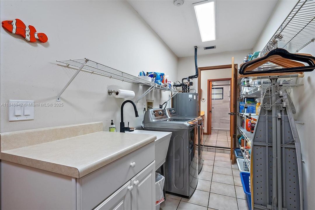 For Sale: $3,199,900 (4 beds, 2 baths, 2357 Square Feet)