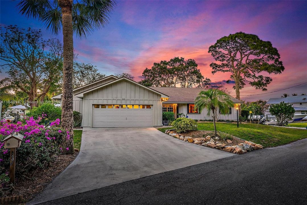 For Sale: $3,199,900 (4 beds, 2 baths, 2357 Square Feet)