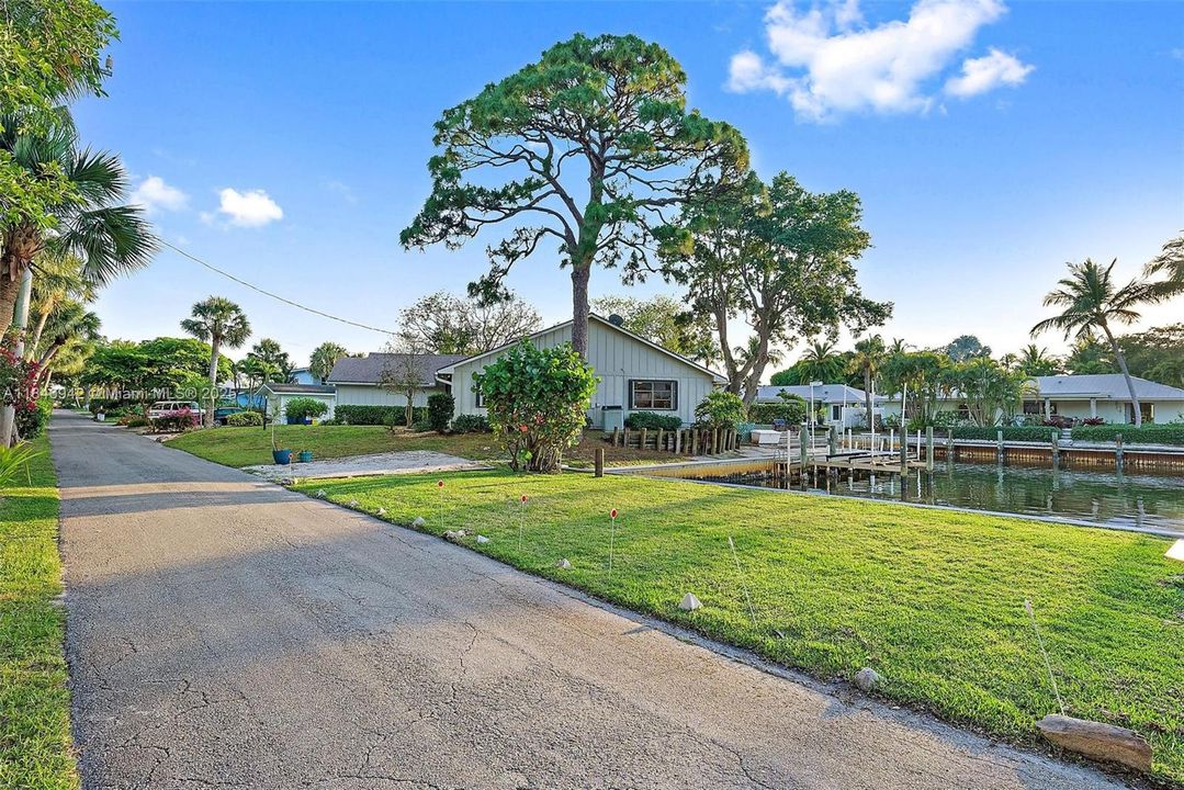 For Sale: $3,199,900 (4 beds, 2 baths, 2357 Square Feet)