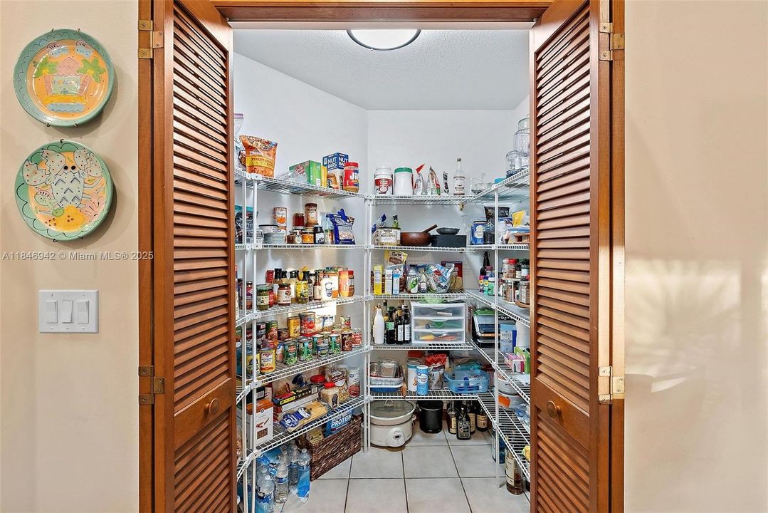 For Sale: $3,199,900 (4 beds, 2 baths, 2357 Square Feet)