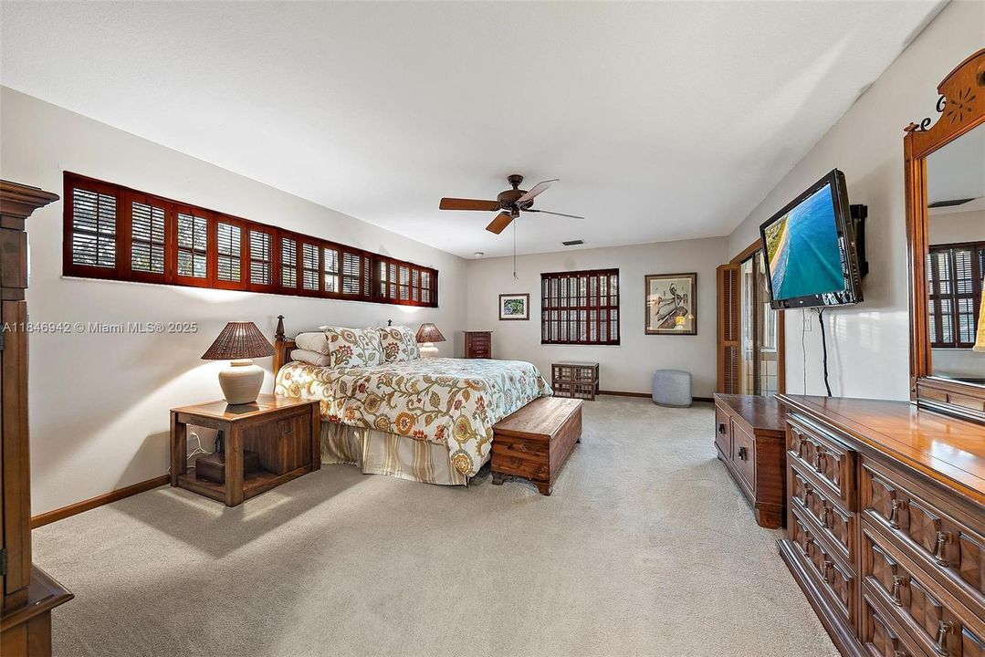 For Sale: $3,199,900 (4 beds, 2 baths, 2357 Square Feet)