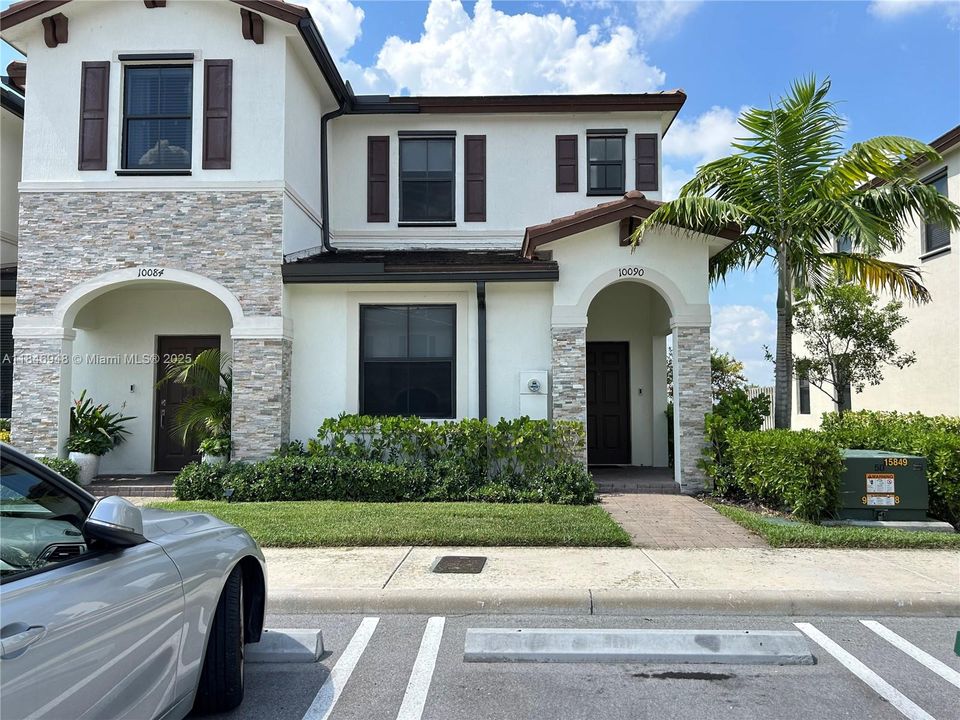 На продажу: $428,000 (3 спален, 3 ванн, 1328 Квадратных фут)