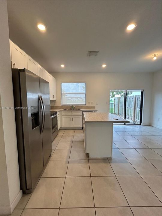 На продажу: $428,000 (3 спален, 3 ванн, 1328 Квадратных фут)