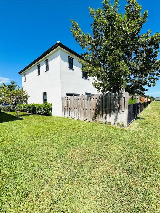 На продажу: $428,000 (3 спален, 3 ванн, 1328 Квадратных фут)