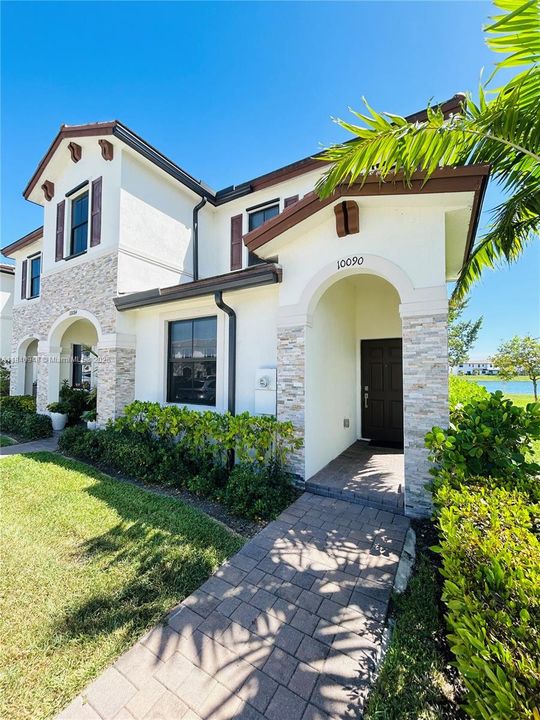 На продажу: $428,000 (3 спален, 3 ванн, 1328 Квадратных фут)