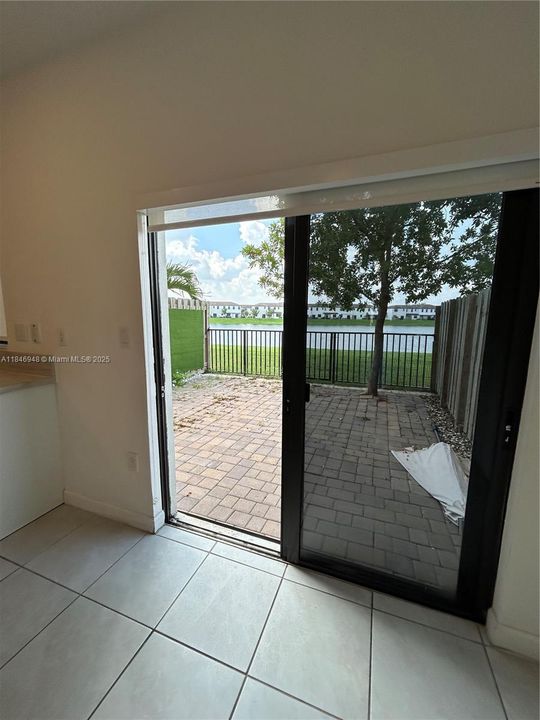 На продажу: $428,000 (3 спален, 3 ванн, 1328 Квадратных фут)