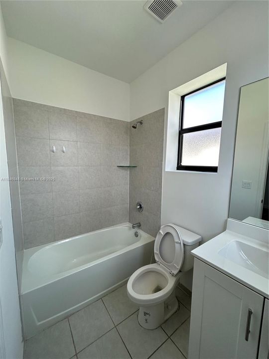 На продажу: $428,000 (3 спален, 3 ванн, 1328 Квадратных фут)