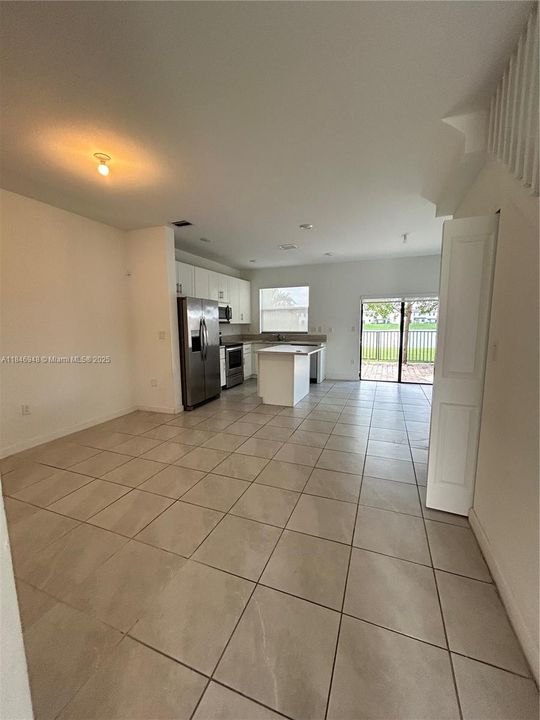 На продажу: $428,000 (3 спален, 3 ванн, 1328 Квадратных фут)