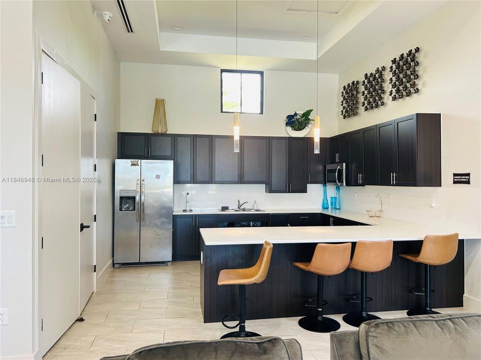 На продажу: $428,000 (3 спален, 3 ванн, 1328 Квадратных фут)