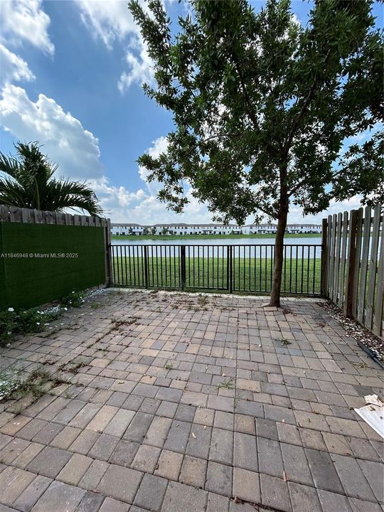 На продажу: $428,000 (3 спален, 3 ванн, 1328 Квадратных фут)