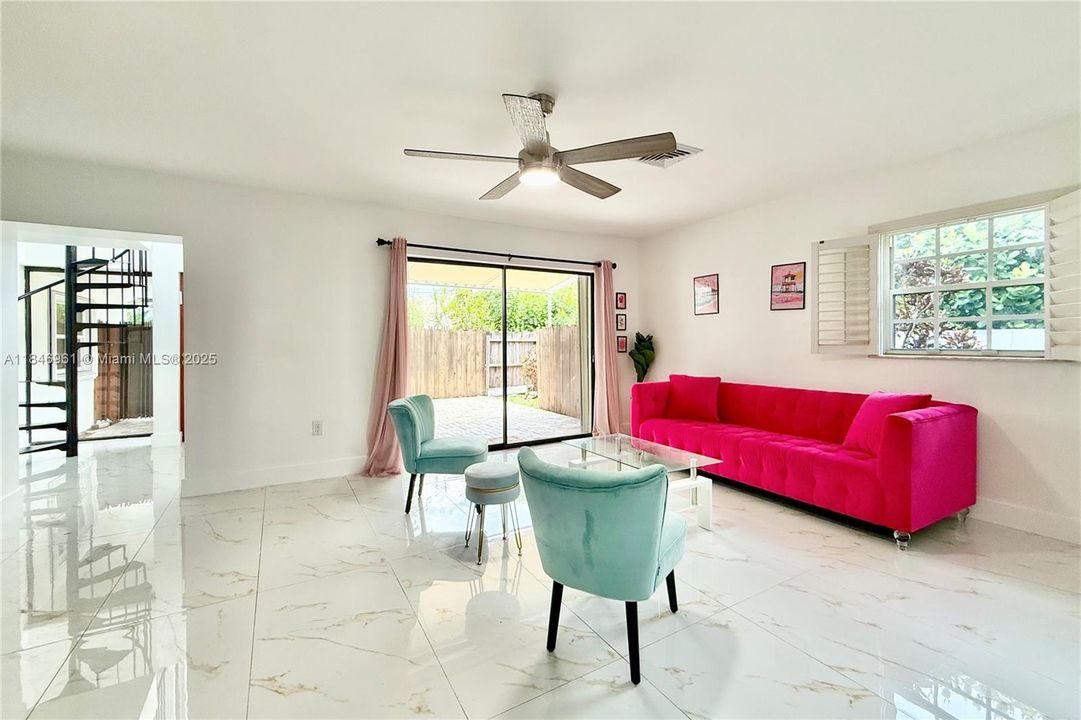 На продажу: $1,995,000 (5 спален, 3 ванн, 2768 Квадратных фут)