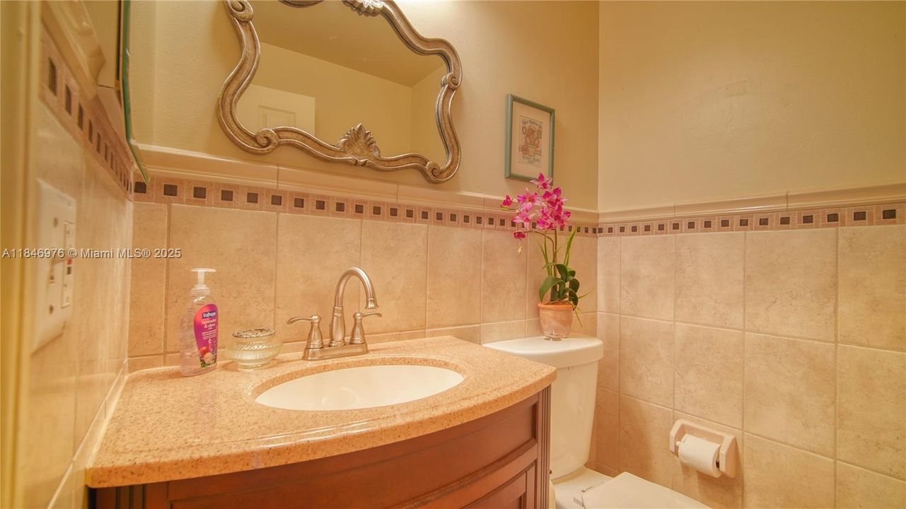 Под контрактом: $795,000 (4 спален, 2 ванн, 2522 Квадратных фут)