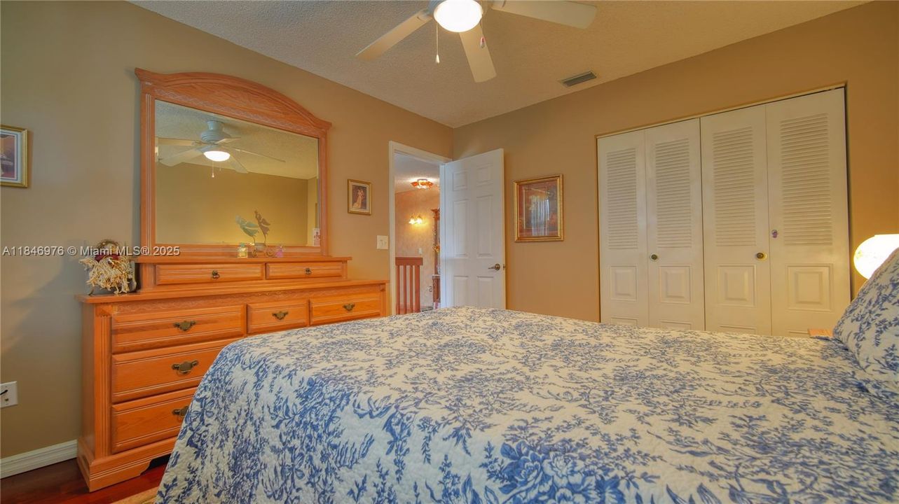 Под контрактом: $795,000 (4 спален, 2 ванн, 2522 Квадратных фут)