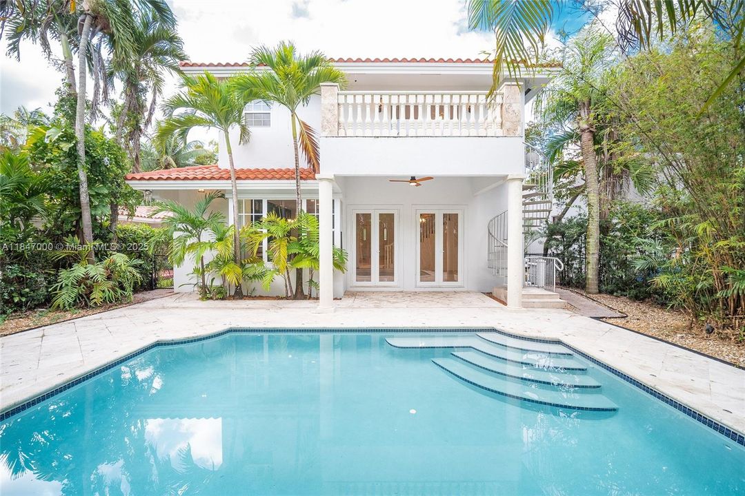 Recientemente alquilado: $13,800 (4 camas, 4 baños, 2689 Pies cuadrados)