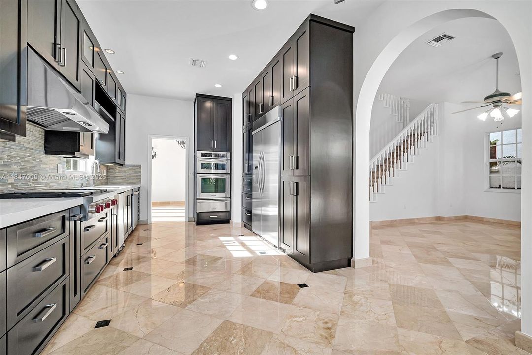 Recientemente alquilado: $13,800 (4 camas, 4 baños, 2689 Pies cuadrados)