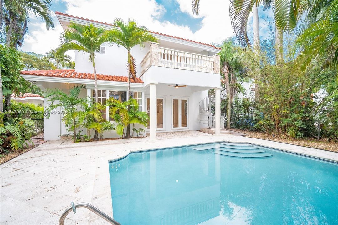 Recientemente alquilado: $13,800 (4 camas, 4 baños, 2689 Pies cuadrados)