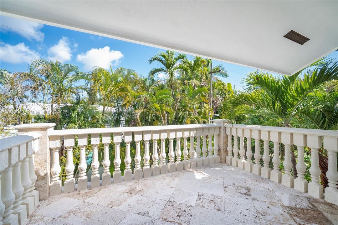 Recientemente alquilado: $13,800 (4 camas, 4 baños, 2689 Pies cuadrados)