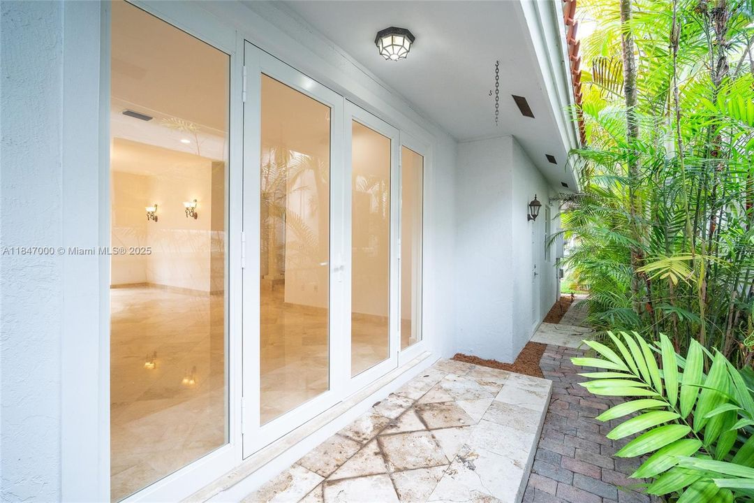 Recientemente alquilado: $13,800 (4 camas, 4 baños, 2689 Pies cuadrados)