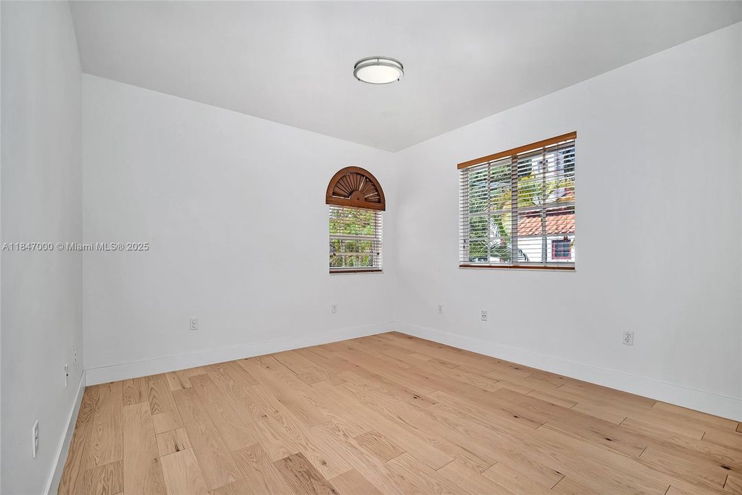 Recientemente alquilado: $13,800 (4 camas, 4 baños, 2689 Pies cuadrados)