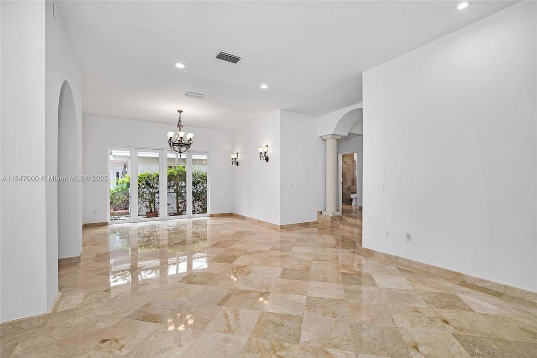 Recientemente alquilado: $13,800 (4 camas, 4 baños, 2689 Pies cuadrados)