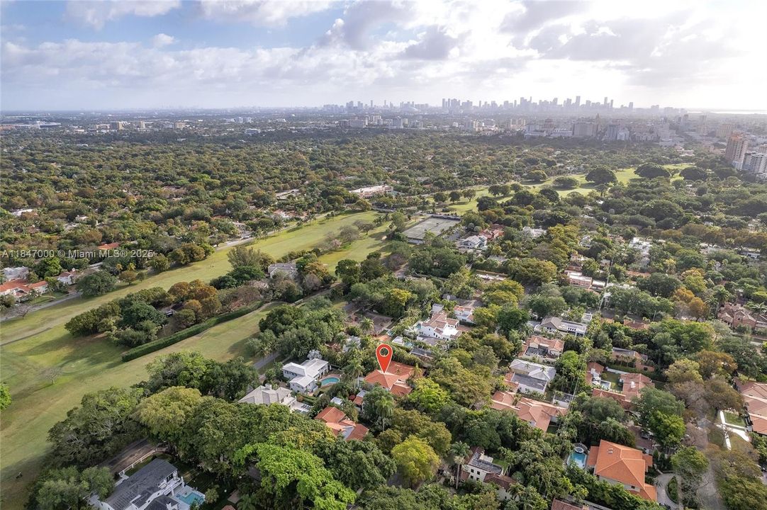 Recientemente alquilado: $13,800 (4 camas, 4 baños, 2689 Pies cuadrados)