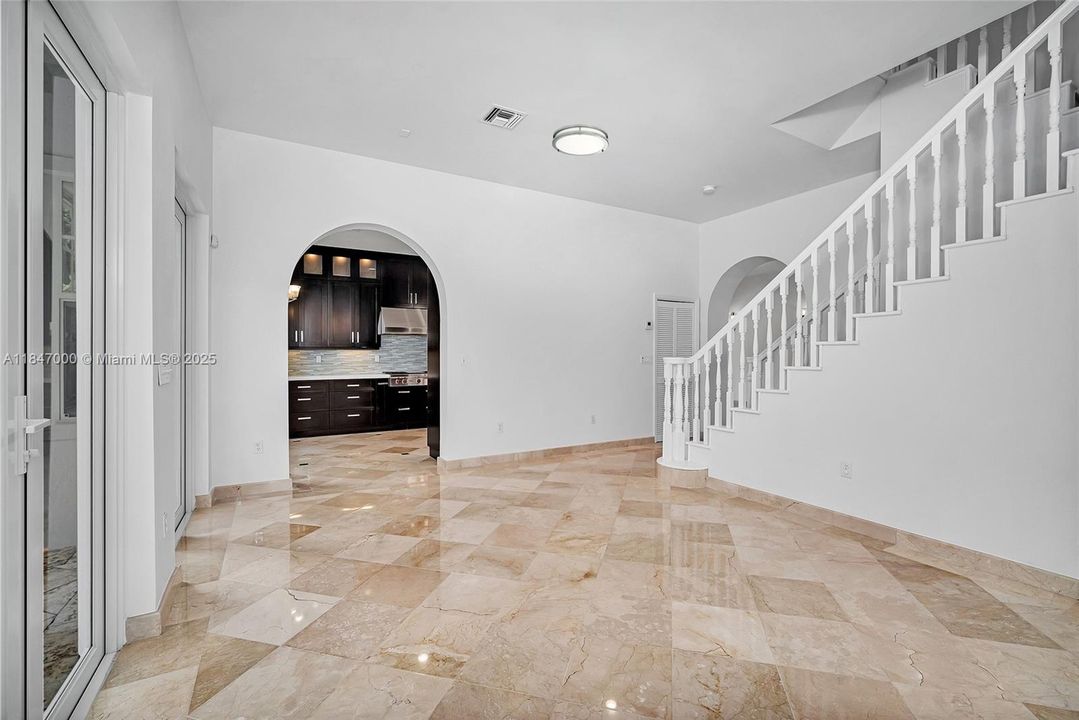 Recientemente alquilado: $13,800 (4 camas, 4 baños, 2689 Pies cuadrados)