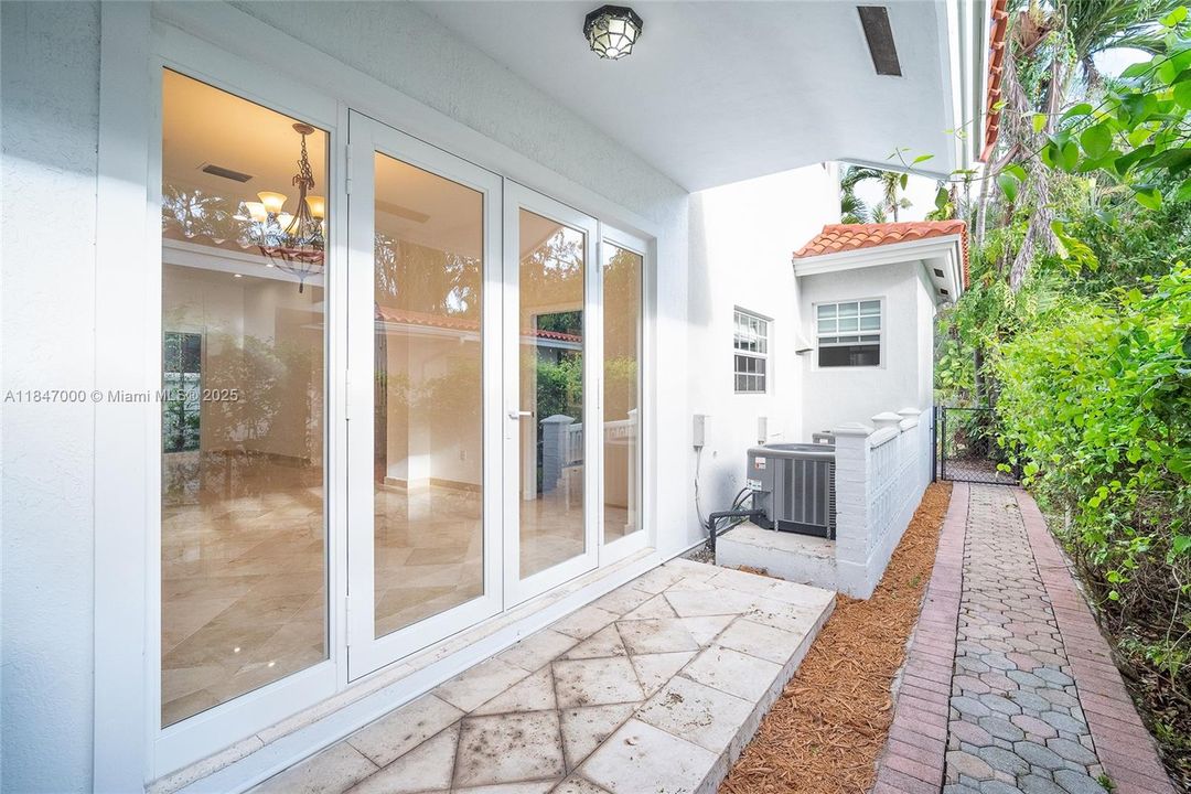 Recientemente alquilado: $13,800 (4 camas, 4 baños, 2689 Pies cuadrados)