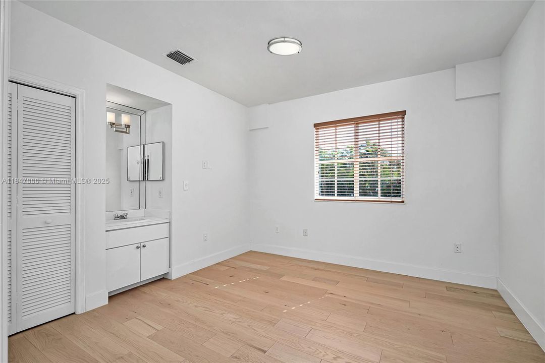 Recientemente alquilado: $13,800 (4 camas, 4 baños, 2689 Pies cuadrados)