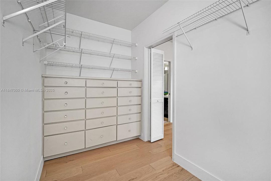 Recientemente alquilado: $13,800 (4 camas, 4 baños, 2689 Pies cuadrados)