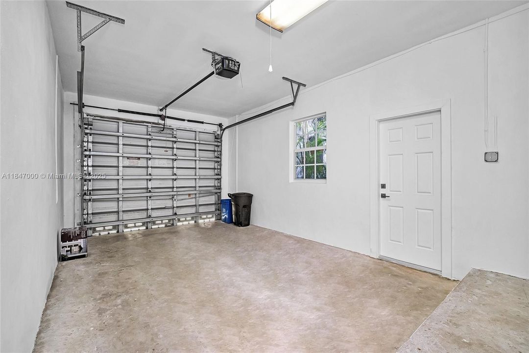 Recientemente alquilado: $13,800 (4 camas, 4 baños, 2689 Pies cuadrados)