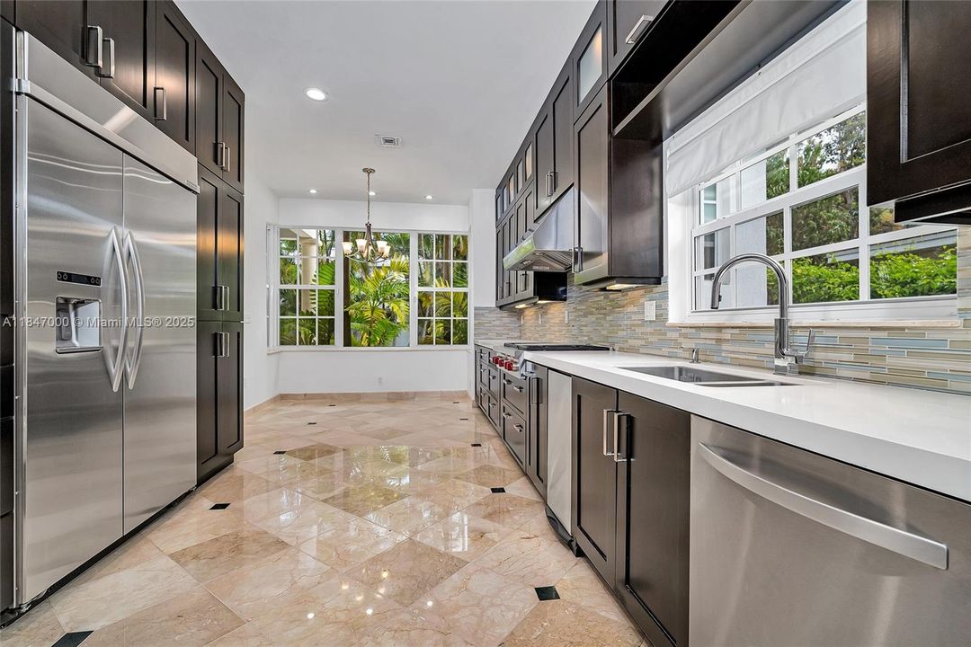 Recientemente alquilado: $13,800 (4 camas, 4 baños, 2689 Pies cuadrados)