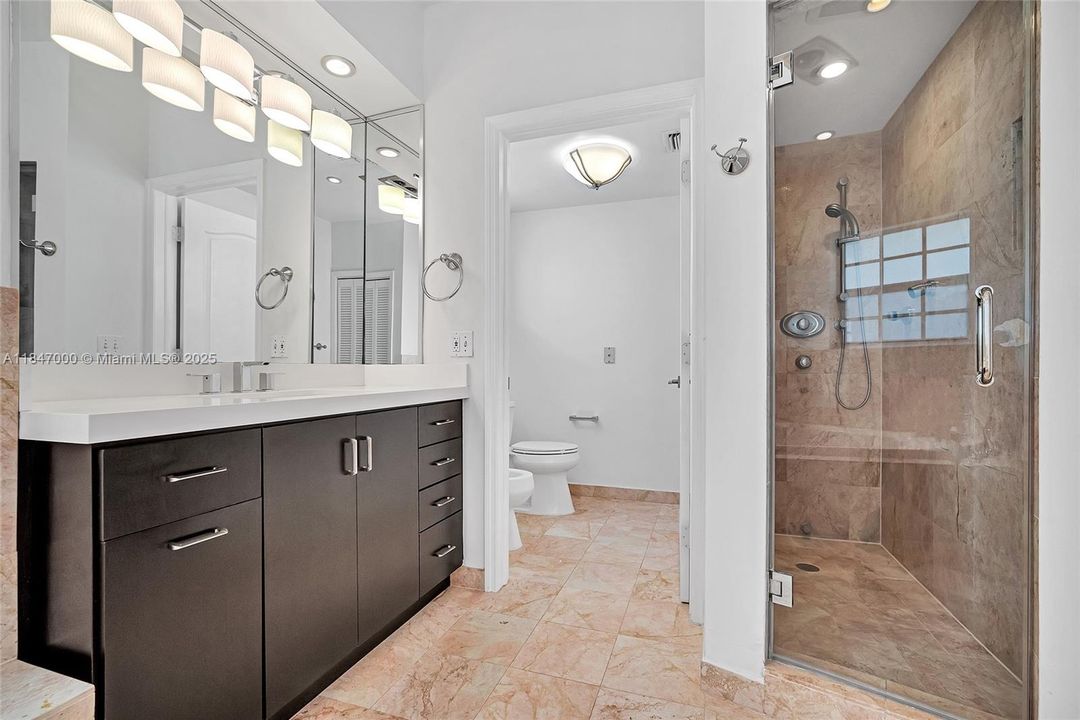 Recientemente alquilado: $13,800 (4 camas, 4 baños, 2689 Pies cuadrados)