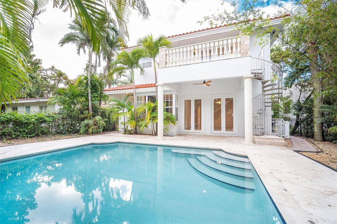 Recientemente alquilado: $13,800 (4 camas, 4 baños, 2689 Pies cuadrados)