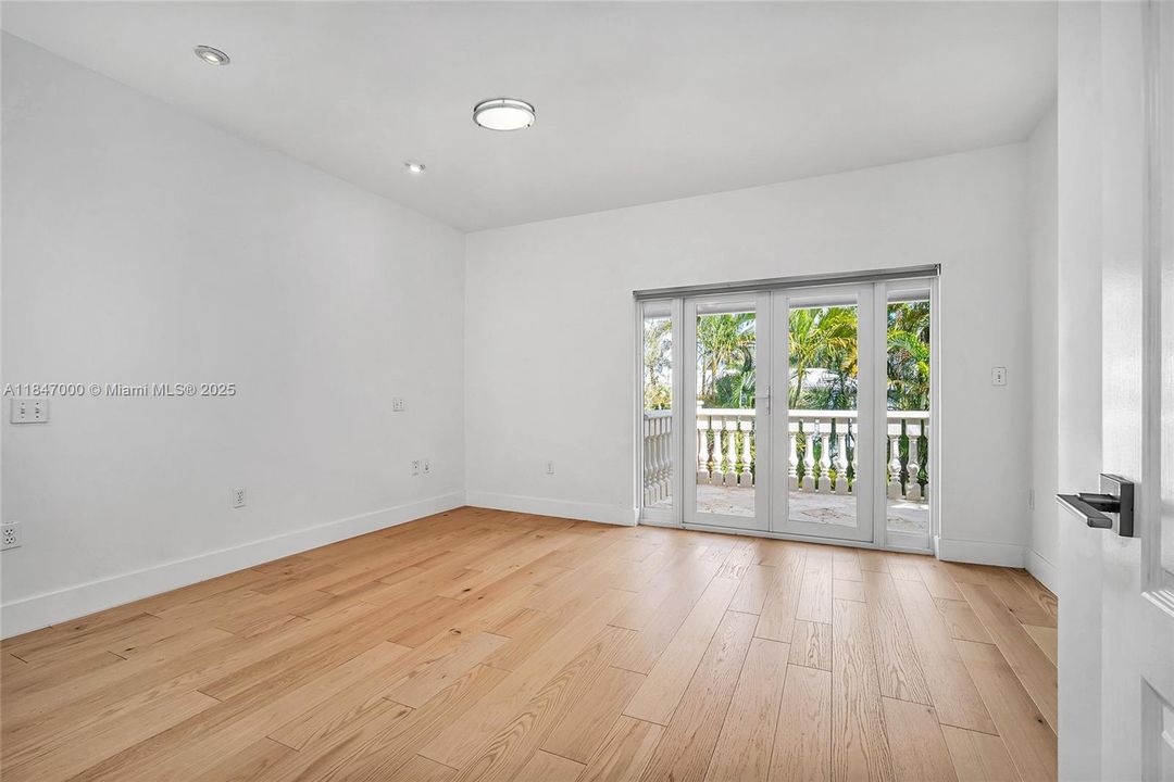 Recientemente alquilado: $13,800 (4 camas, 4 baños, 2689 Pies cuadrados)