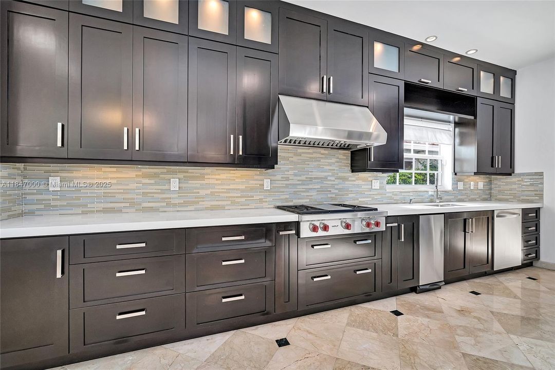 Recientemente alquilado: $13,800 (4 camas, 4 baños, 2689 Pies cuadrados)