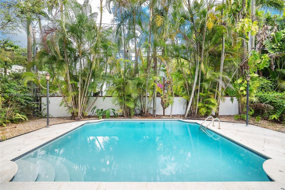 Recientemente alquilado: $13,800 (4 camas, 4 baños, 2689 Pies cuadrados)