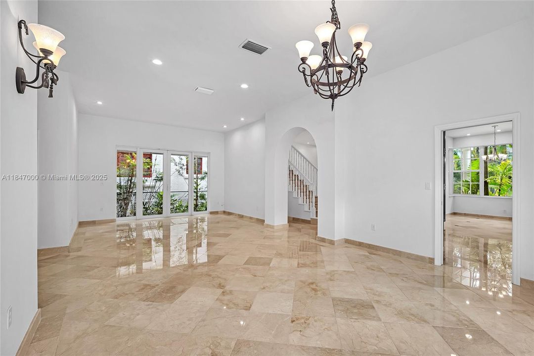 Recientemente alquilado: $13,800 (4 camas, 4 baños, 2689 Pies cuadrados)