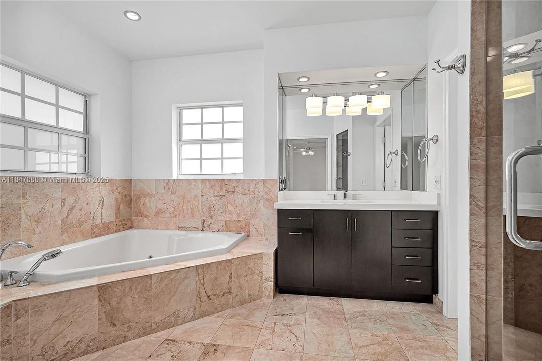 Recientemente alquilado: $13,800 (4 camas, 4 baños, 2689 Pies cuadrados)