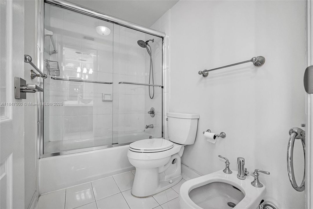 Recientemente alquilado: $13,800 (4 camas, 4 baños, 2689 Pies cuadrados)