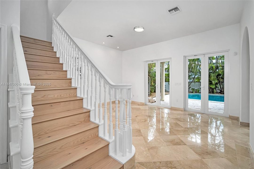 Recientemente alquilado: $13,800 (4 camas, 4 baños, 2689 Pies cuadrados)