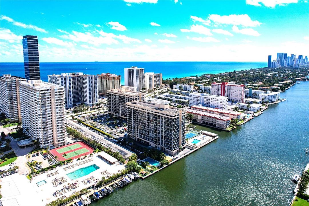 На продажу: $577,000 (2 спален, 2 ванн, 1020 Квадратных фут)