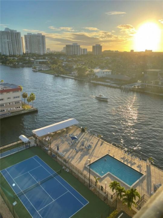 На продажу: $577,000 (2 спален, 2 ванн, 1020 Квадратных фут)