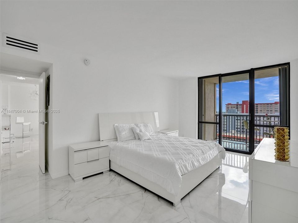 На продажу: $577,000 (2 спален, 2 ванн, 1020 Квадратных фут)