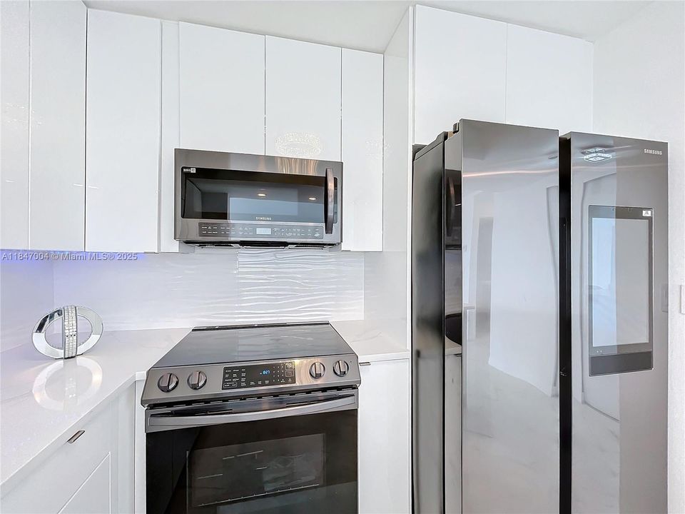 На продажу: $577,000 (2 спален, 2 ванн, 1020 Квадратных фут)