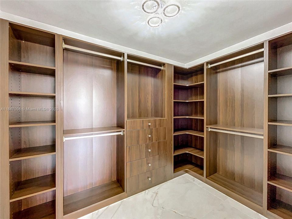 На продажу: $577,000 (2 спален, 2 ванн, 1020 Квадратных фут)