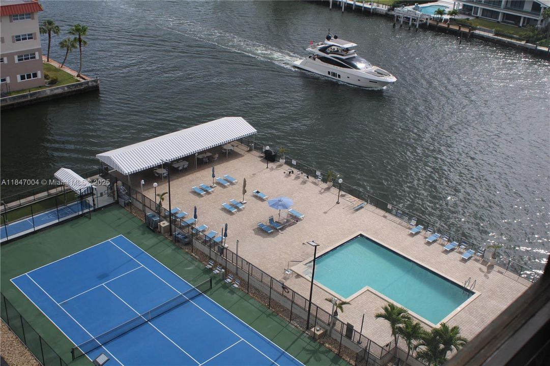 На продажу: $577,000 (2 спален, 2 ванн, 1020 Квадратных фут)