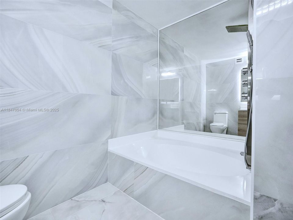 На продажу: $577,000 (2 спален, 2 ванн, 1020 Квадратных фут)