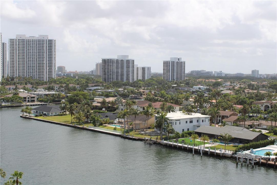 На продажу: $577,000 (2 спален, 2 ванн, 1020 Квадратных фут)