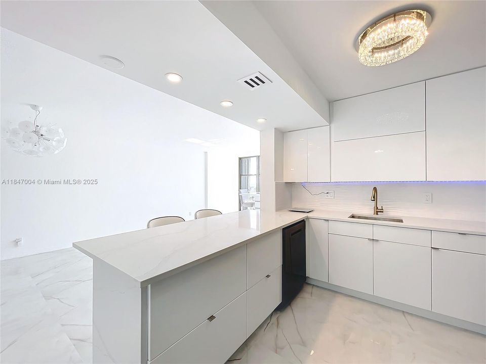 На продажу: $577,000 (2 спален, 2 ванн, 1020 Квадратных фут)